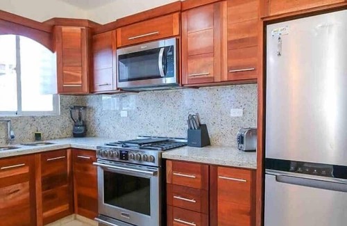 San Cristobal Apartamento | Lovely 2 Bd-2Bath Apt w. A|C Garage & Rooftop