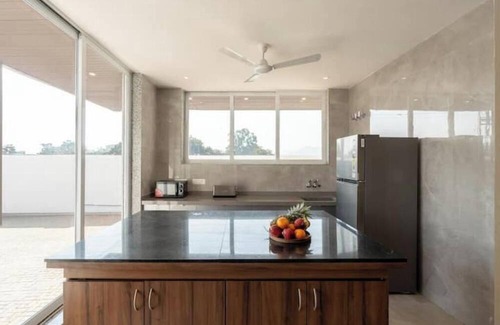 Talegaon Dabhade Villa | 5BHK Delight -Mountain View/Steam Room, Pool table