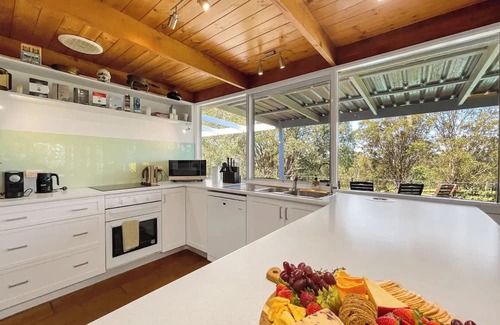 Lovedale Casa | Englewood Ridge - A country classic in scenic Lovedale
