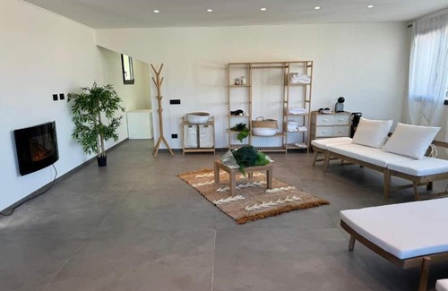 Santa Margherita di Belice Apartamento | GC Luxury Apartments & Spa 'Suite' with Private Terrace, Wi-Fi and Air Conditioning