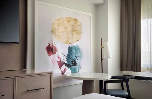 White Plains Complejo | Steps from Shops & Transit – Central White Plains Suite