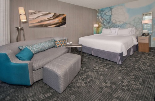 Norcross Hotel | Pet Friendly ADA King Room w/Free Parking, Swimming Pool & Gym Access!