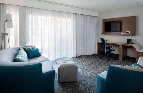 Norcross Hotel | 4 Relaxing Queen Units w/Pool, Free Parking, Pets Allowed!