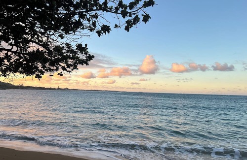 Hauula Cabaña | Modern Oceanfront Cottage