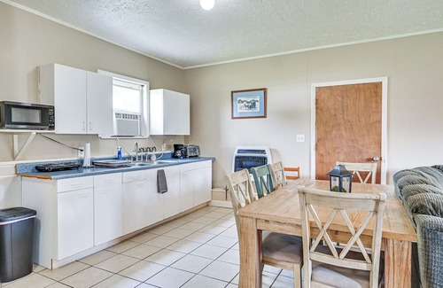 Belpre Casa | 4 Mi to Ohio River: Quiet Guest House w/Yard!