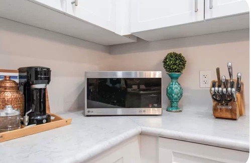 Woodstock Casa | Comfy 3bed Woodstock Escape Upper Level home with 2nd floor Living Room,AC +more