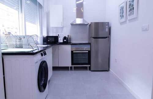 Trinitat Apartamento | Viveros 1 by Concept Flats