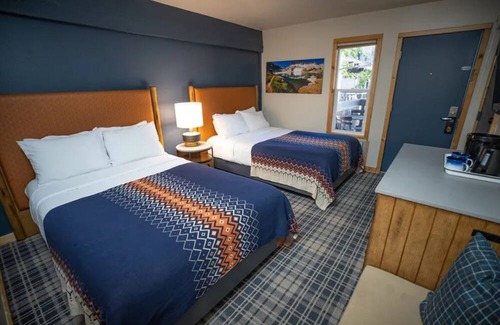 Mammoth Lakes Hotel | Scenic Alpine Room Near Yosemite Tioga Pass, Ski Rentals & Trailheads
