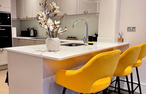 Reading Casa | Stylish 4BR Home, Serene and Central.