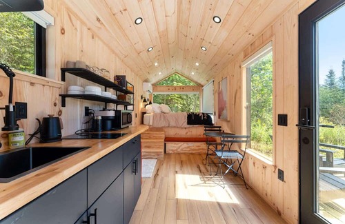 Sullivan Cabina | Vesta Nook-Cabin w/Shower, Queen Bed & pullout sofa