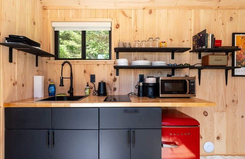 Sullivan Cabina | Vesta Nook-Cabin w/Shower, Queen Bed & pullout sofa