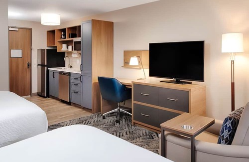 Macomb Hotel | Enjoy Convenient Location at Clean, Comfortable Suite w/Fully Equipped Kitchen
