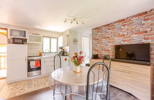 Les Cotes de Corps Cabaña | Cottage 'Le P'tit' with Lake View, Private Terrace and Wi-Fi