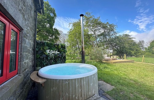Nannerch Cabaña | The Coach House North Wales, Amazing Views, Hot Tub and Log Fire