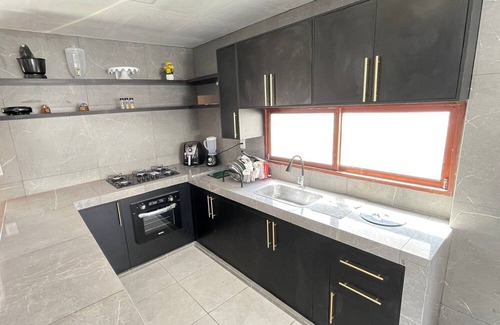 Lucena Casa | Espaçosa propriedade de 5 quartos na encantadora Lucena com ar condicionado
