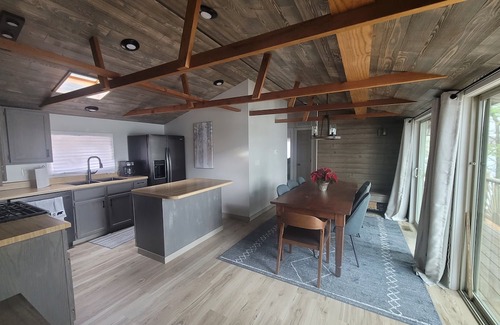 Turtle Lake Cabina | Welcoming & updated Lakefront cabin with AC in Turtle Lake - 2 bedrooms