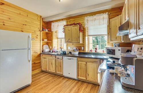 Boonsboro Casa | 3 Mi to Antietam: Historic Family Home on a Farm
