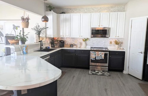 Newport News Casa | -NEW- Beautiful, Cozy & stylish home with office-for your family! Pet Friendly!