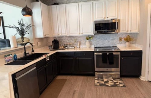 Newport News Casa | -NEW- Beautiful, Cozy & stylish home with office-for your family! Pet Friendly!