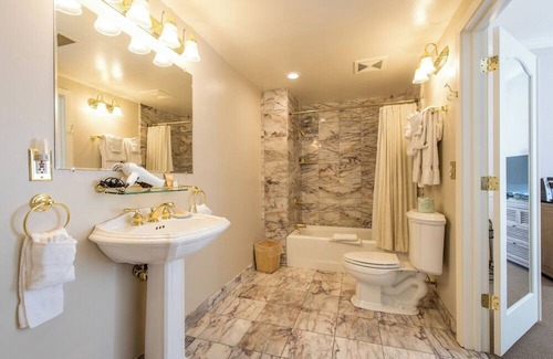 Santa Rosa Hotel | Timeless Elegance in Santa Rosa – Perfect Tranquil Base for Wine Country Trips
