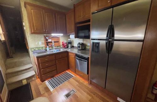 Holly Beach Casa | Spacious RV with AC in charming Holly Beach