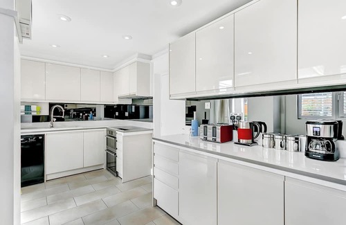 Bierton Casa | Aspen Close – 4-Bedroom Retreat with Spa, Sauna & Gym in Aylesbury