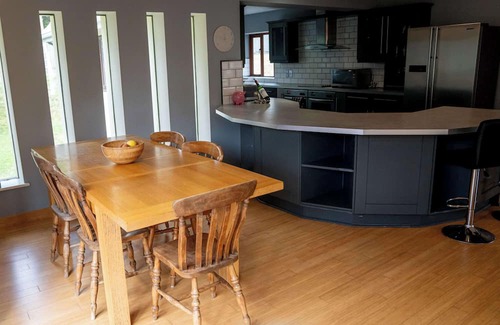 Whitchurch Casa | Perfect Retreat With Parking, Garden & Great Views