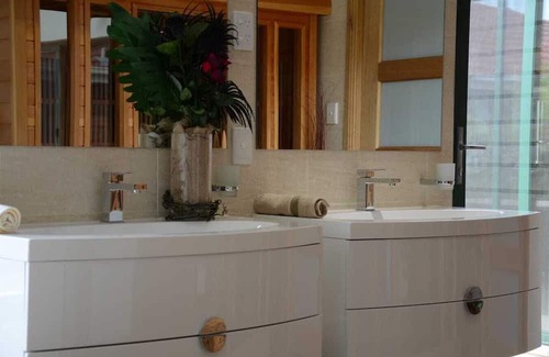 Nangkita Casa | FIJI Room with POOL + SPA + SAUNA + Activities