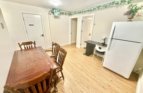 Maple Ridge Apartamento | Entire Private Guest Suite, 2 parking spaces