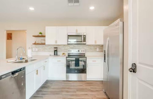 Wickenburg Casa | Golf Course, Mountain Views & Warm Amber Lights Desert Oasis