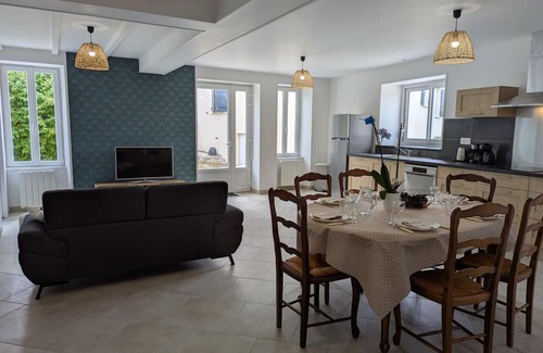 Challignac Cabaña | Casa charente renovada con jardín privado y estacionamiento