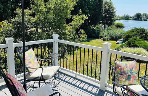 Charlestown Casa | Serene Waterfront 3-BR house with Loft, 1 mile walk to Charlestown beach