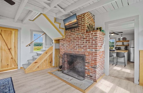 Locustville Cabina | Charming 2BR w/Fire Pit on Farm | 10 Min to Wharf