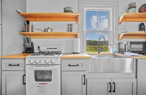 Locustville Cabina | Charming 2BR w/Fire Pit on Farm | 10 Min to Wharf
