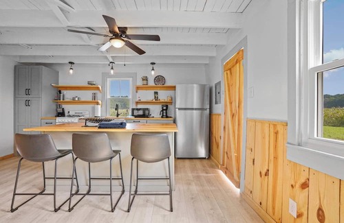 Locustville Cabina | Charming 2BR w/Fire Pit on Farm | 10 Min to Wharf