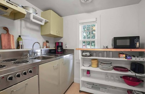Locustville Apartamento | Sweet 1BDR Farm Cottage w/Fire Pit + Creek View