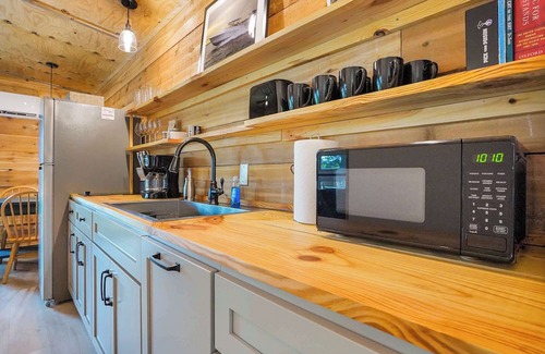Locustville Cabaña | Indoor-Outdoor 2BR on Working Farm | Creek View