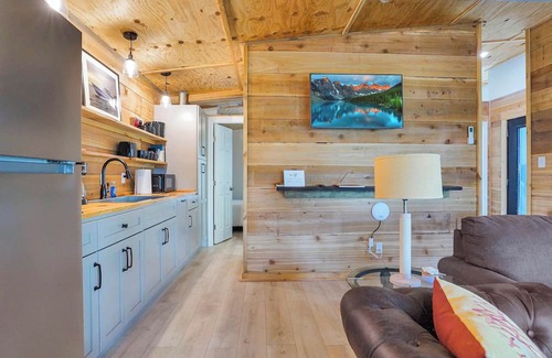 Locustville Cabaña | Indoor-Outdoor 2BR on Working Farm | Creek View
