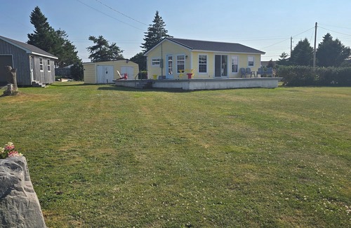 Amherst Shore Cabaña | Seaside Escape – 2-Bedroom Oceanview Cottage with Private Beach Access
