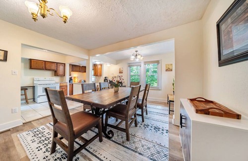 Cuyahoga Falls Casa | Charming 3-bedroom house in Cuyahoga Falls with AC