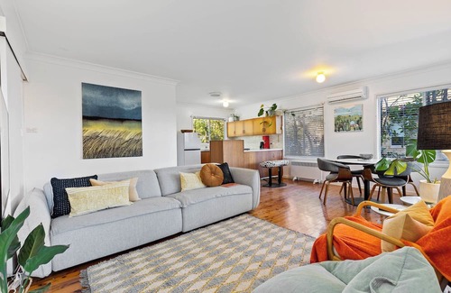 Mossy Point Casa | A classic beach house with waterfront access and a 5min walk to the beach
