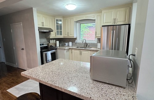Woburn Casa | City Comfort Meets Nature – Walk to Lake & Trails