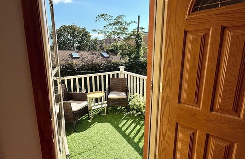 Bouvet Island Casa | Large sunny room with private bath & balcony