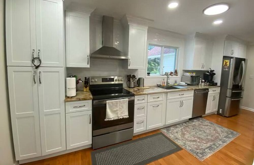 New Castle Otro | Charming 3-bedroom farmhouse in enjoyable New Castle with AC.