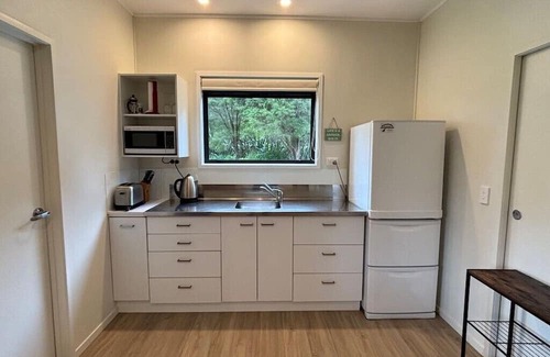 Russell Apartamento | Clendon Cove Olive Studio with boat ramp and good for Cape Brett walkers