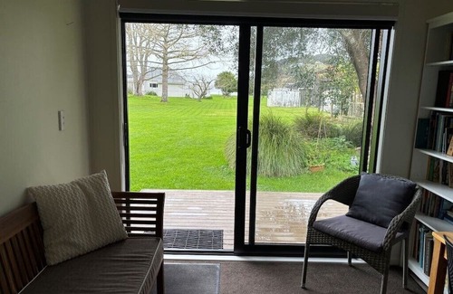 Russell Apartamento | Clendon Cove Olive Studio with boat ramp and good for Cape Brett walkers