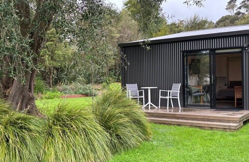 Russell Apartamento | Clendon Cove Olive Studio with boat ramp and good for Cape Brett walkers