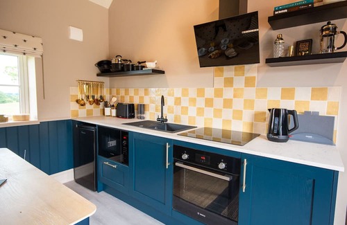 Burwardsley Cabaña | Bolesworth Bothy - sleeps 2 guests in 1 bedroom