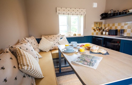 Burwardsley Cabaña | Bolesworth Bothy - sleeps 2 guests in 1 bedroom