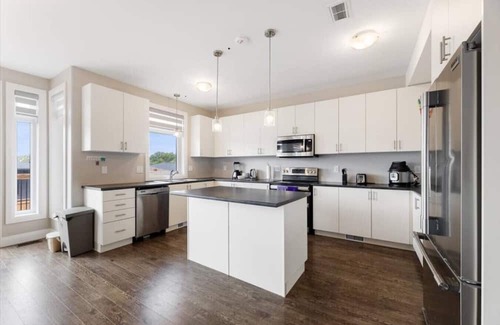 Colborne Apartamento | Relaxing Retreat: Office, Patio, Nature & Netflix